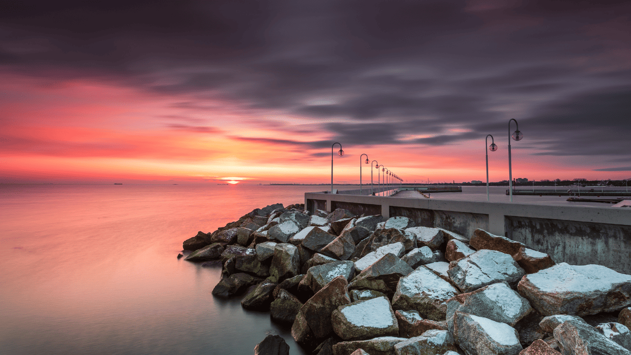 Seasonal Delights: Sopot in Summer and Winter