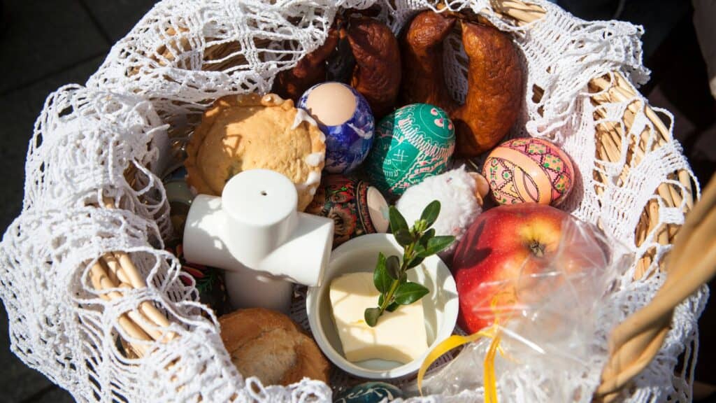 Święconka (Easter basket)